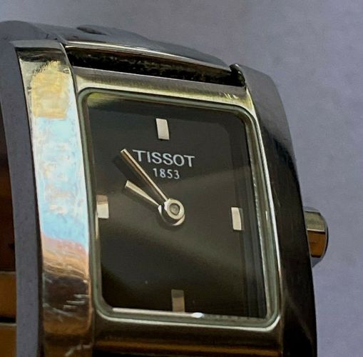 Tissot 1853 elegante Damenuhr Quartz Batterie neu Werk