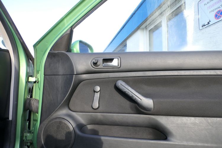 VW Golf 4 2/3-Türer Türverkleidung Verkleidung Tür vorne rechts schwarz d  gebraucht kaufen bei