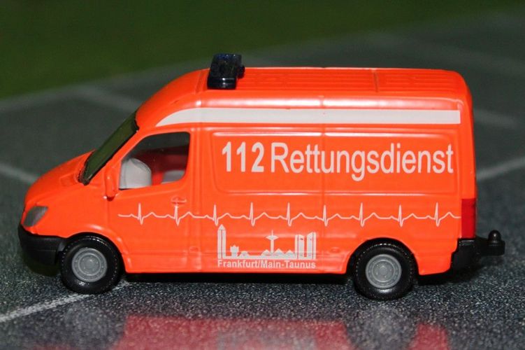 Siku Mercedes-Benz Ambulance, Rettungsdienst Krankenwagen, 805