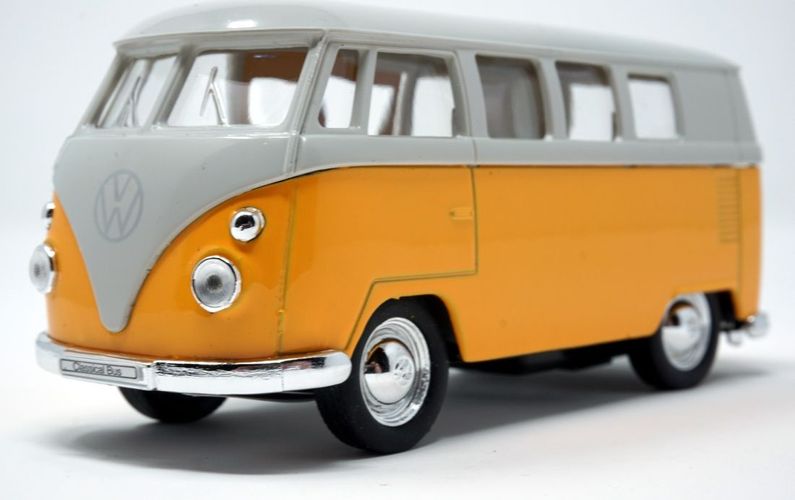VW T1 Bus Modellauto mit Rückziehmotor