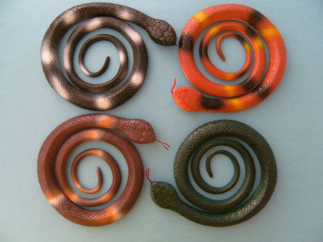 Schlange Spielzeug Gummischlange Spielzeugschlange Kriechtier Deko für Garten F 