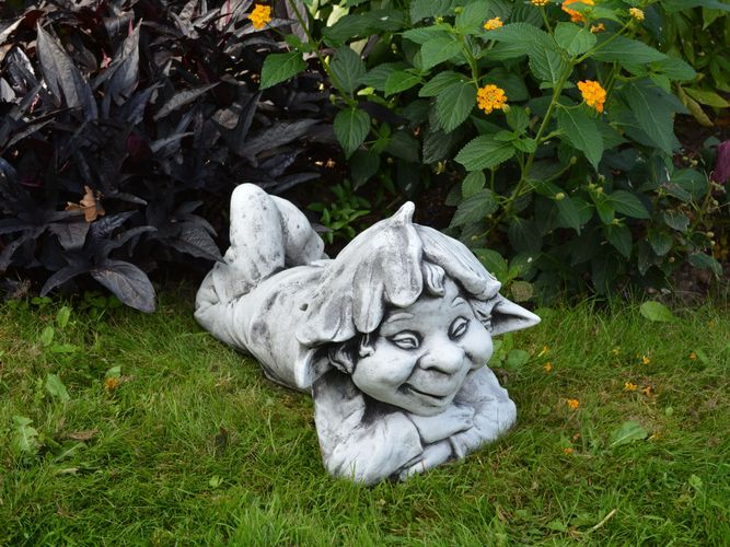 Liegender Wichtel / Troll Figur Aus Steinguss – Frostfest, Wetterbeständig, Ca. 20cm Hoch, Für Garten-Deko