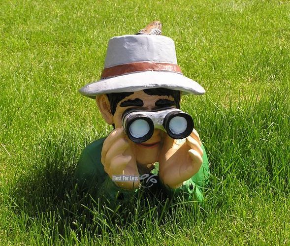 Spanner Mann mit Fernglas lustig Deko Beobachter Figur Gartenfigur