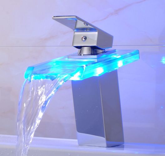 Beleuchteter Glas LED WasserhahnBadarmaturWasserfallWaschtisch Armatur