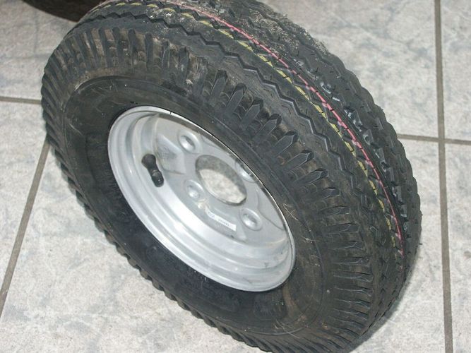 DDR Anhänger Rad Maxxis Reifen 4.00/4.80 - 8 4PR 70M auf Felge mit 62 ...
