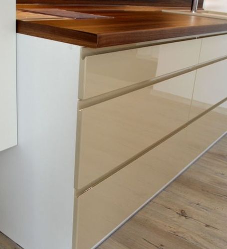 Küche Eckküche weiß grifflos Glanz Hochglanz - Soft Close - individuell