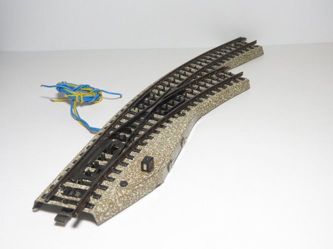Märklin H0 elektrische Bogenweiche 5142 rechts M-Gleis TOP Zustand