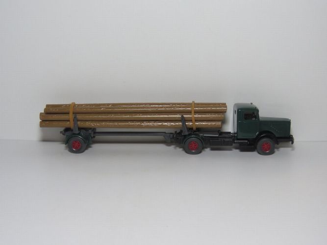 1:87 H0 Sondermodell Sonderfarbe rot Wiking Büssing 8000 mit Tieflader