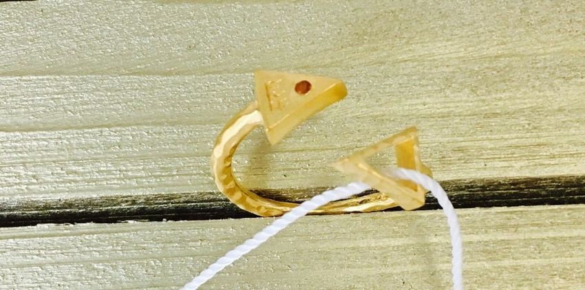 verstellbar Triangle 18 Karat vergoldet *NEU* Wunderschöner Satya Ring