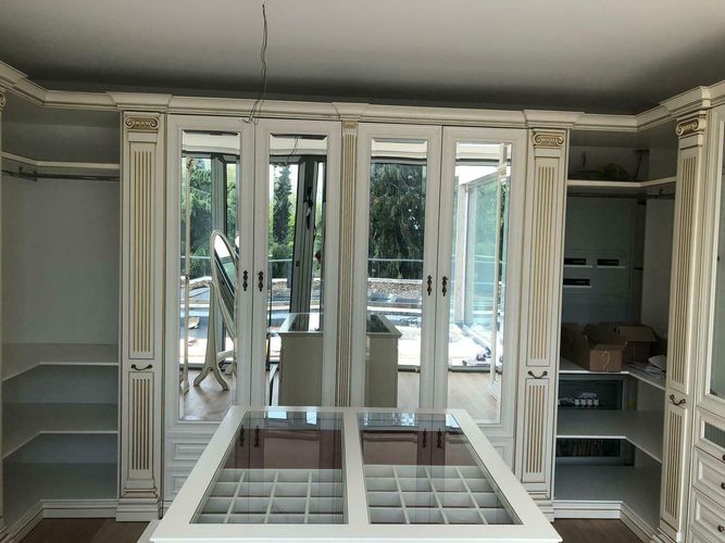 Begehbarer Kleiderschrank Schrank XXL mit Insel Wand Einbau Schränke