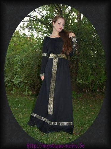 Gothic Mittelalter Kleid Brokatborte Glockchen Schwarz Rot Grun Medieval Larp Kaufen Bei Hood De Material Baumwolle