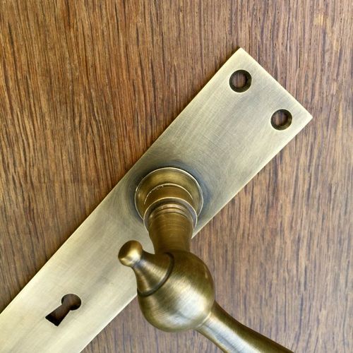 Klinken m Langschild BB72 Landhaus Türbeschlag Türklinken Messing patiniert
